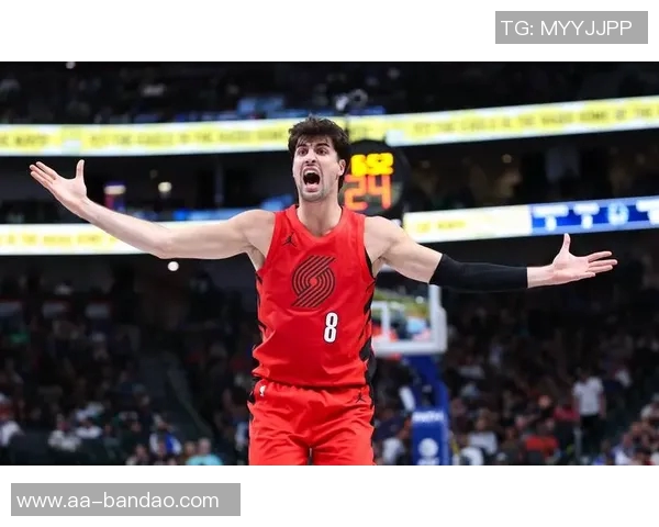 格兰特上半场表现出色9投4中斩获15分3篮板三分球命中率高达50